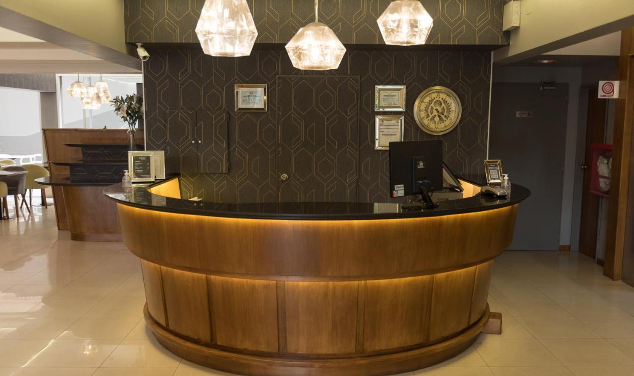 Urbana Class Hotel Mendoza Buitenkant foto