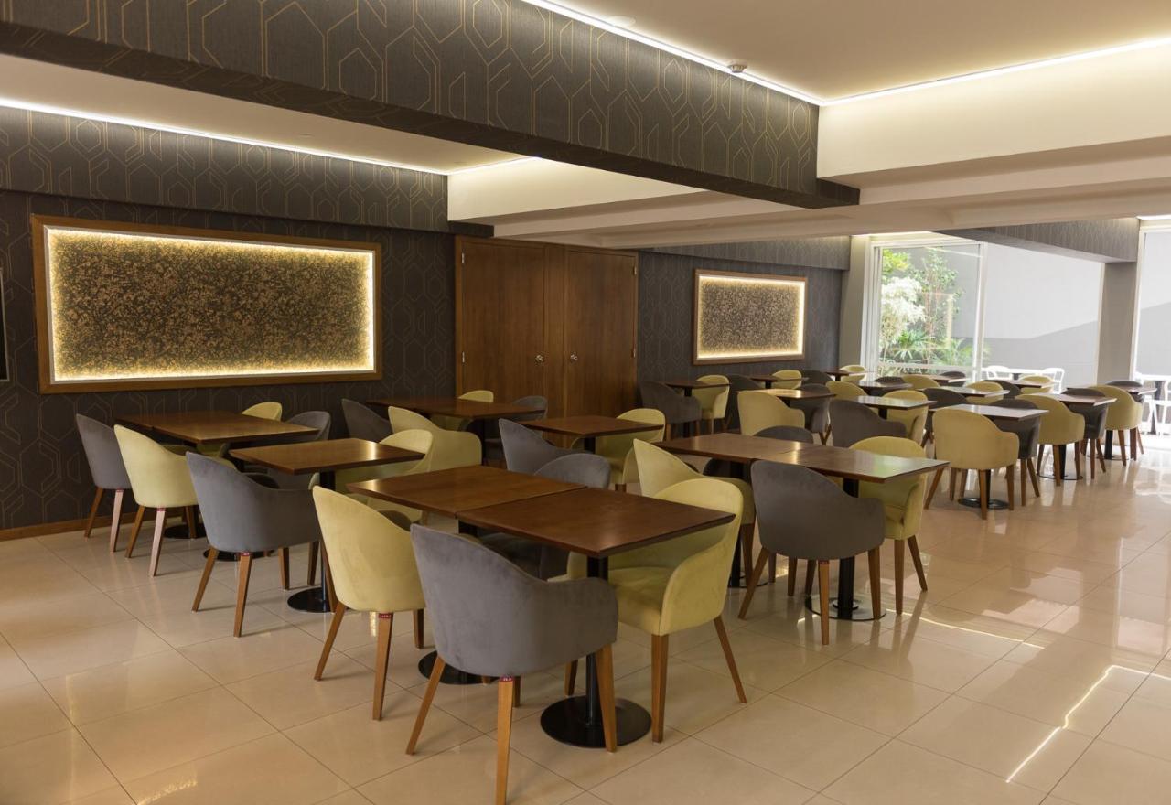 Urbana Class Hotel Mendoza Buitenkant foto